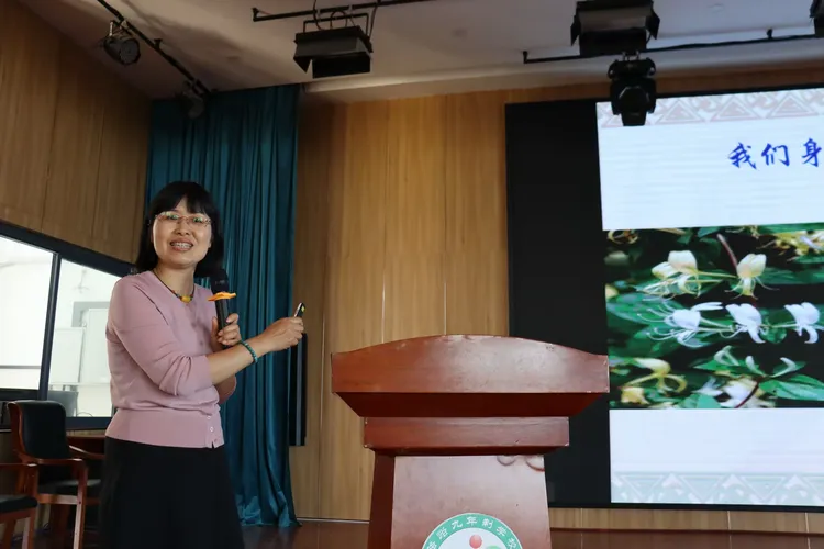 简篇-周至县计划生育协会“青春期健康教育”暨“中医药文化进校园”活动走进骆峪九年制学校